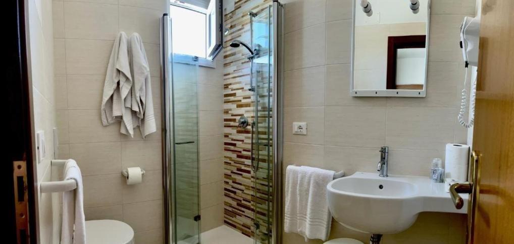 Hotel Galles Jesolo Esterno foto
